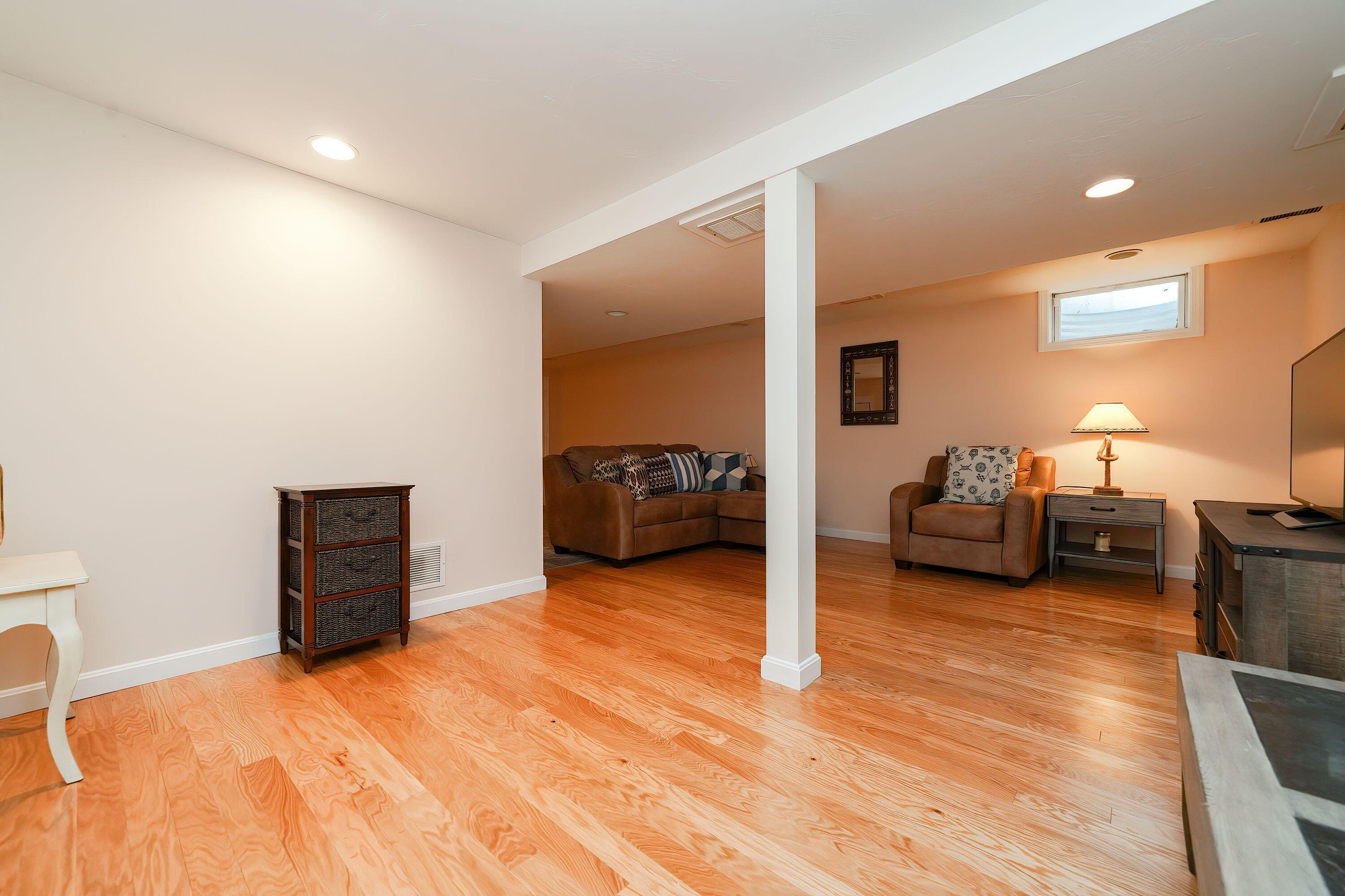 194 Old Colony Rd
