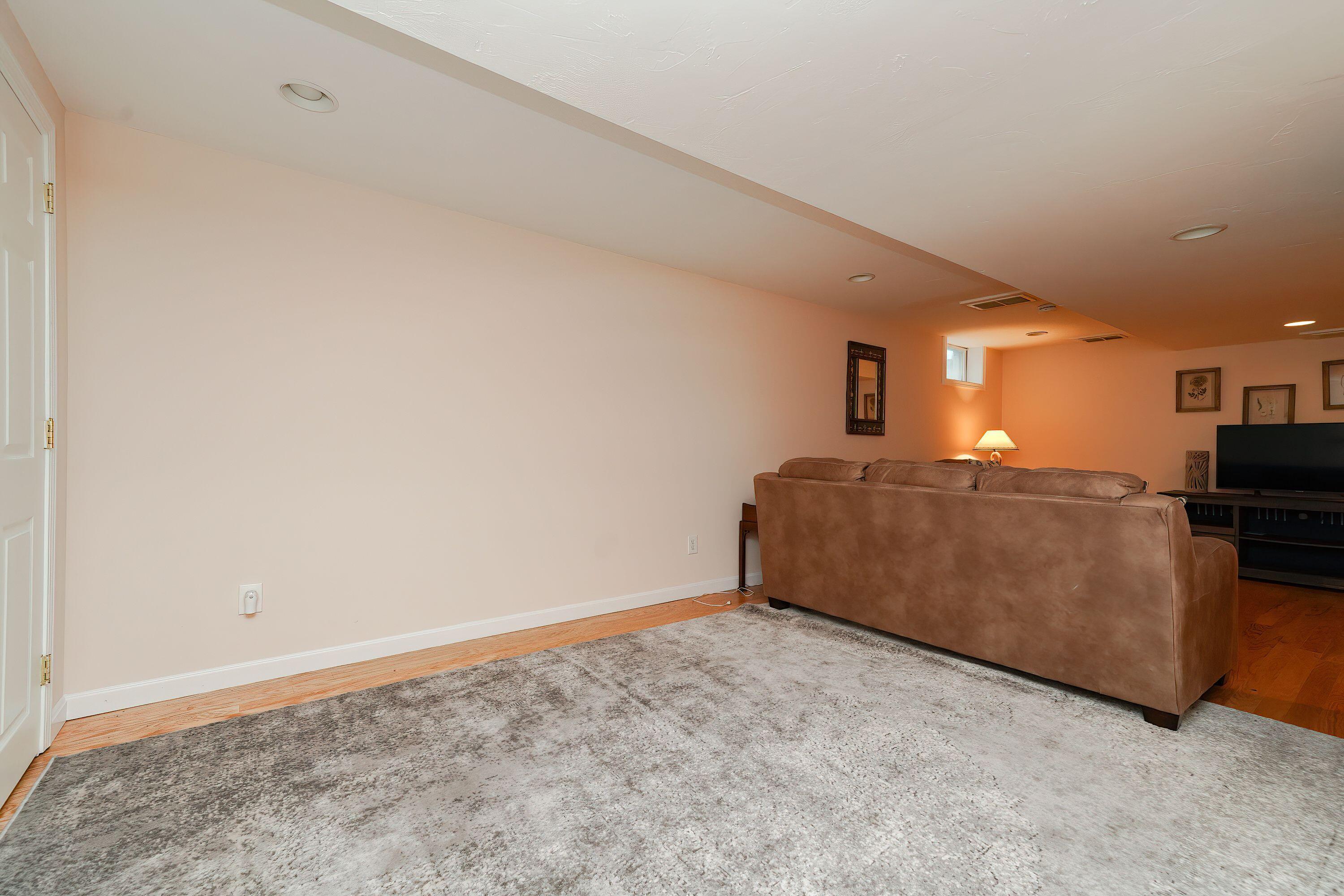 194 Old Colony Rd