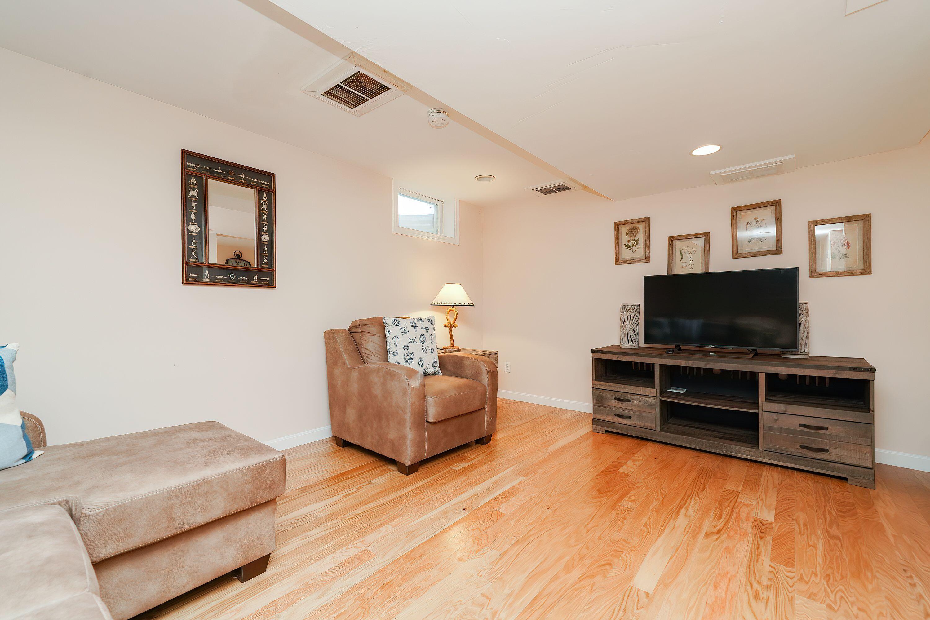 194 Old Colony Rd