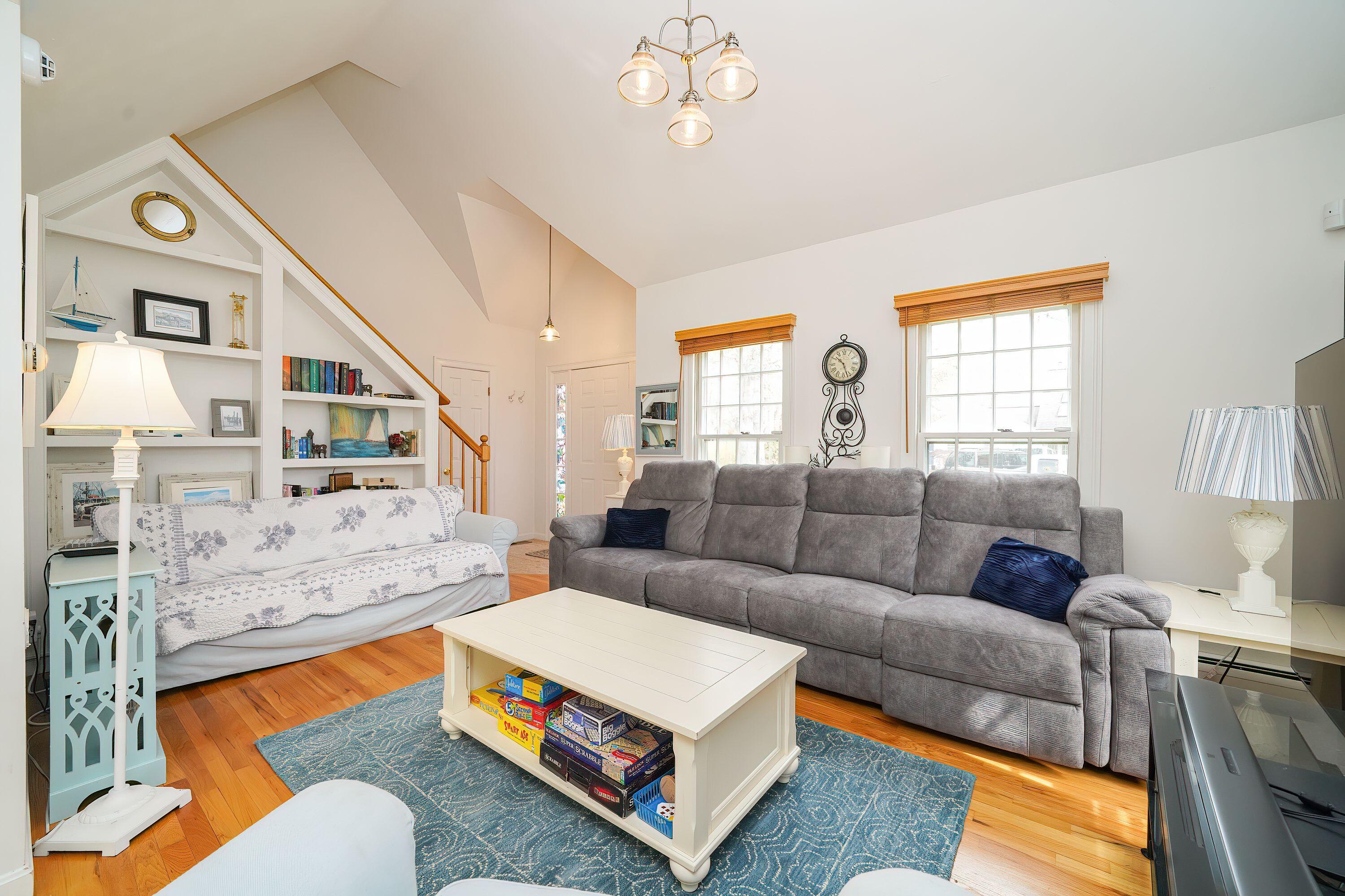 194 Old Colony Rd