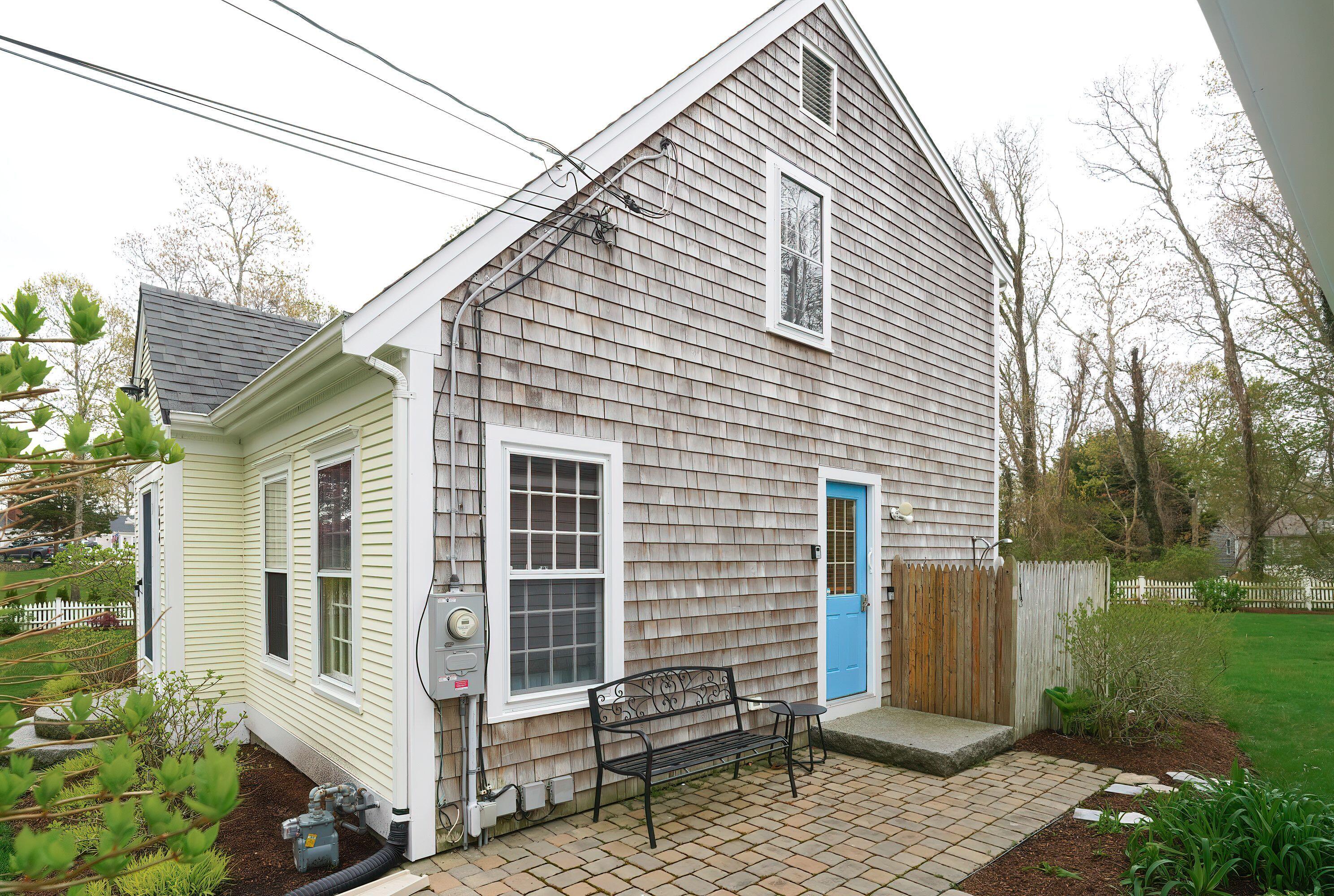 194 Old Colony Rd