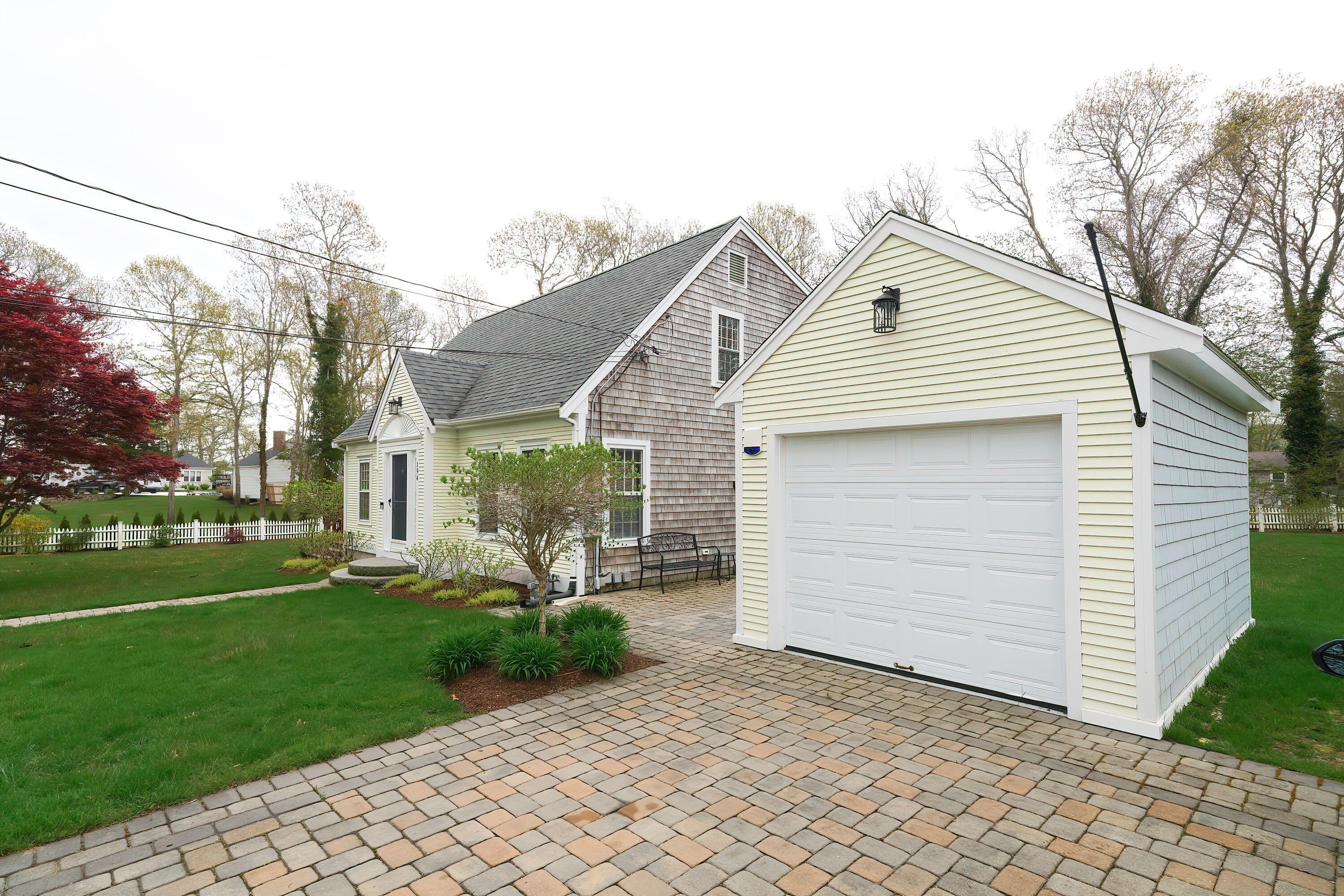 194 Old Colony Rd