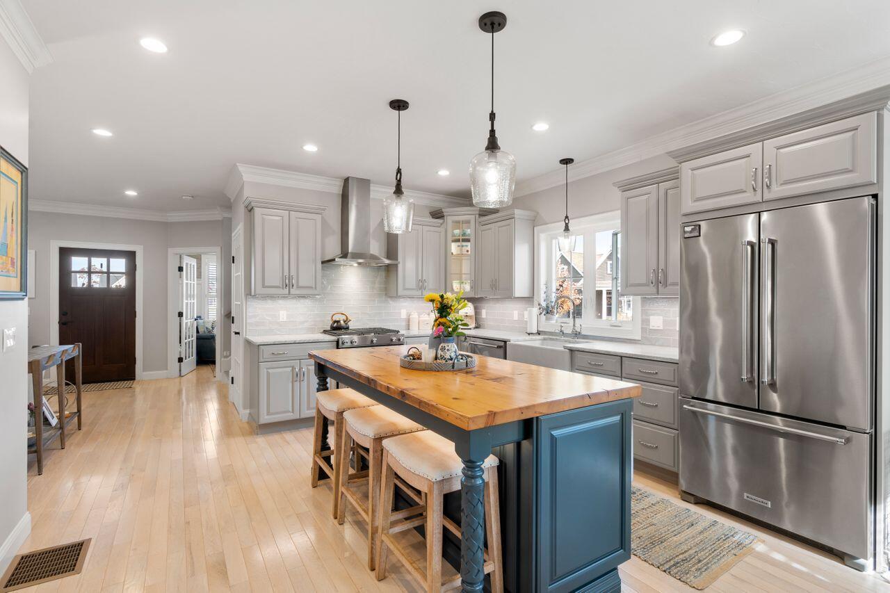 7 Bethpage Ln