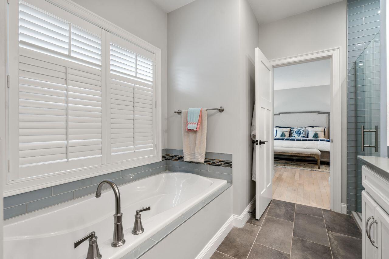7 Bethpage Ln