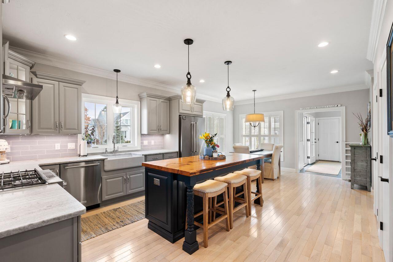 7 Bethpage Ln