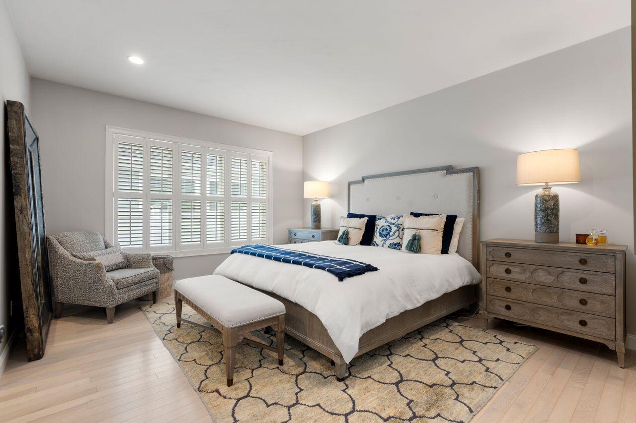 7 Bethpage Ln