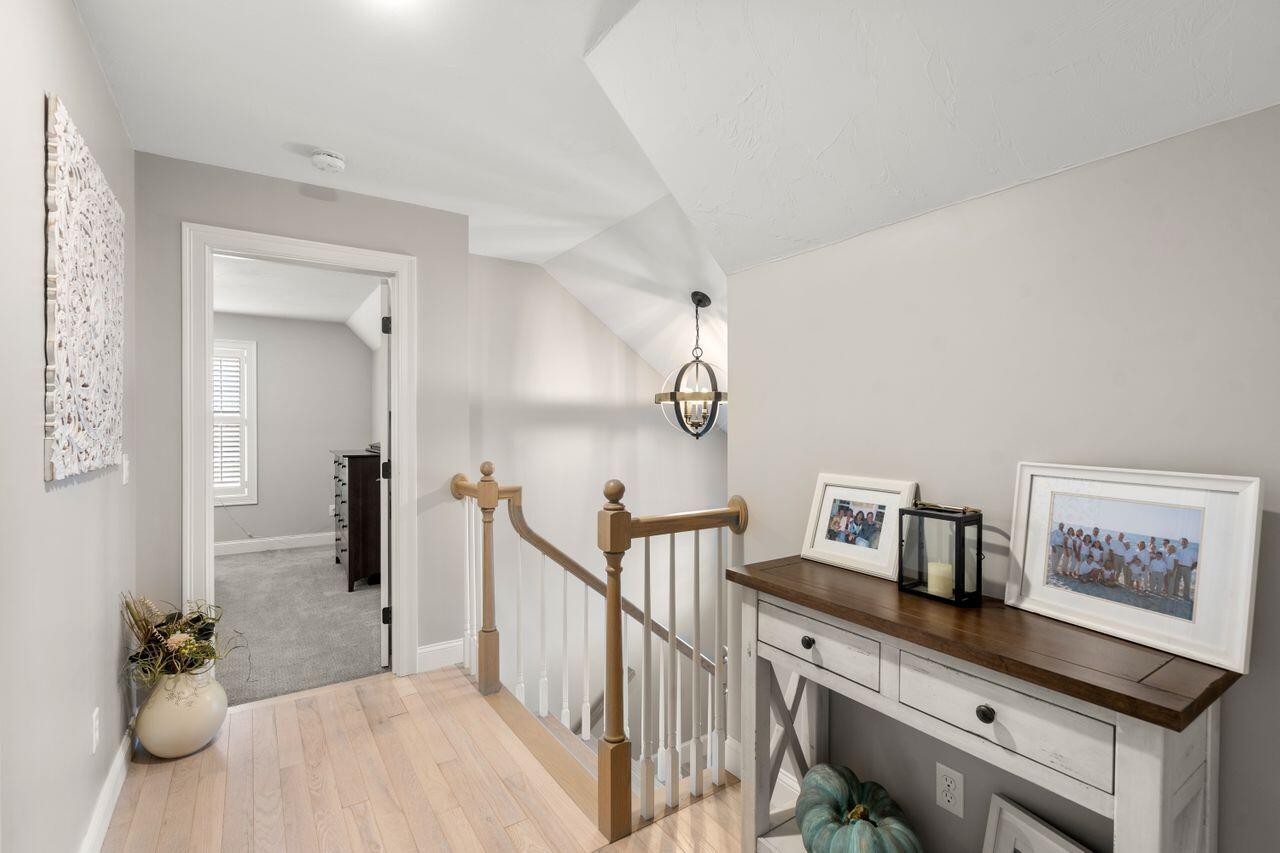 7 Bethpage Ln