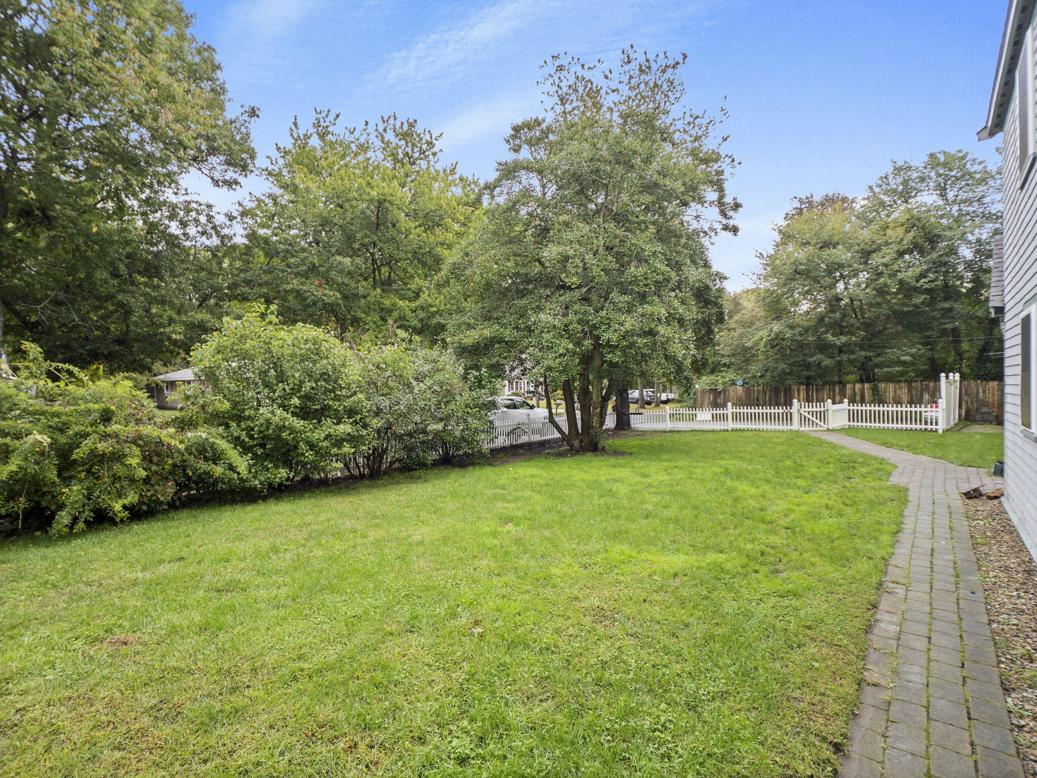 33 Lake Road