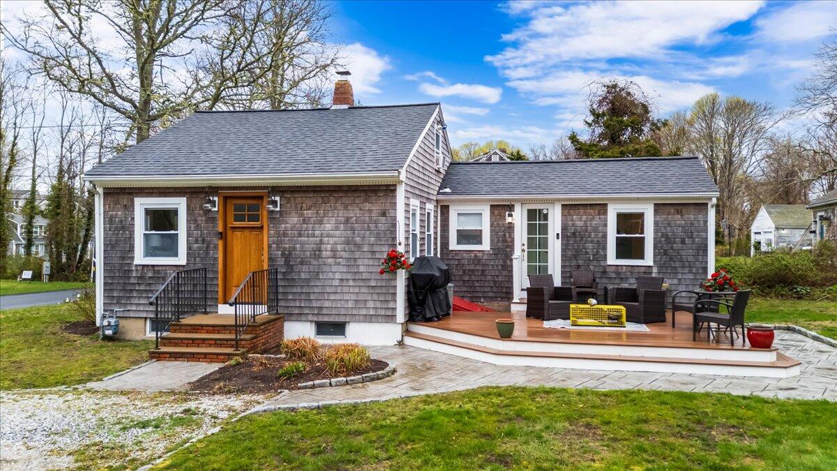 34 Railroad Avenue