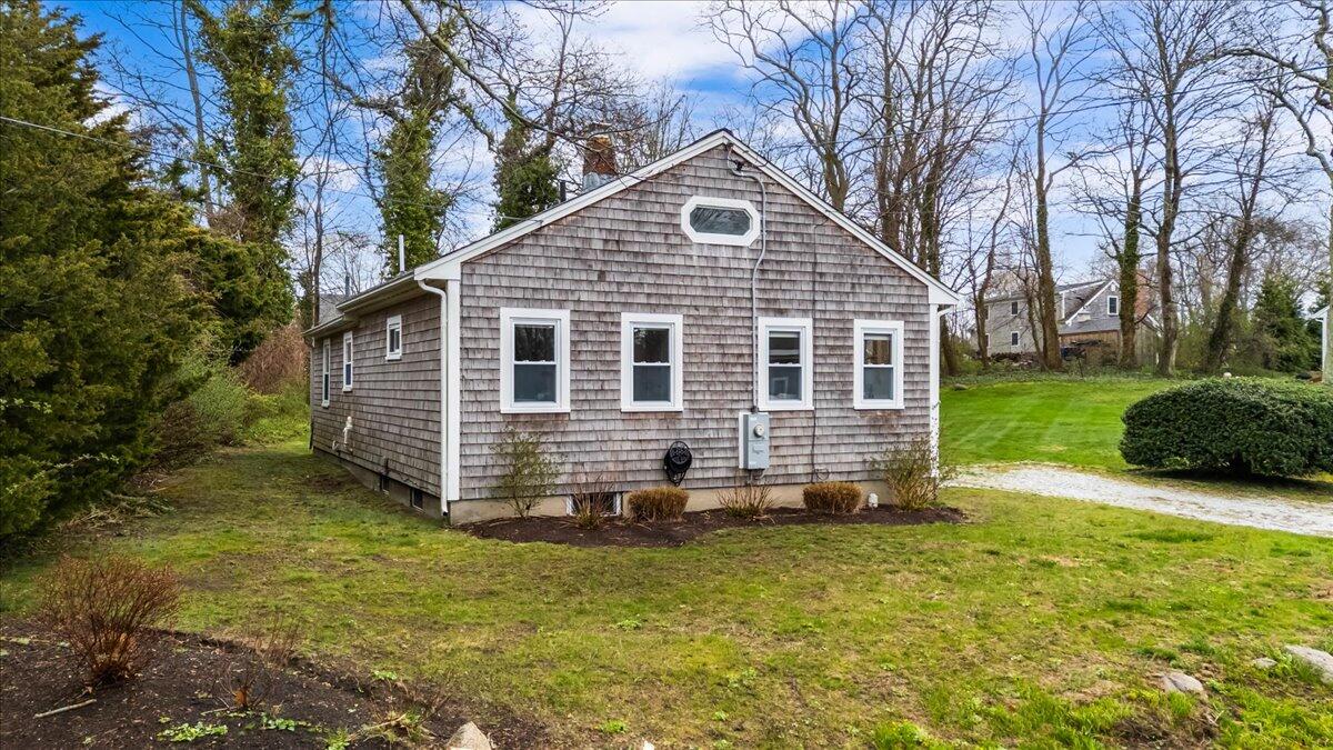 34 Railroad Avenue