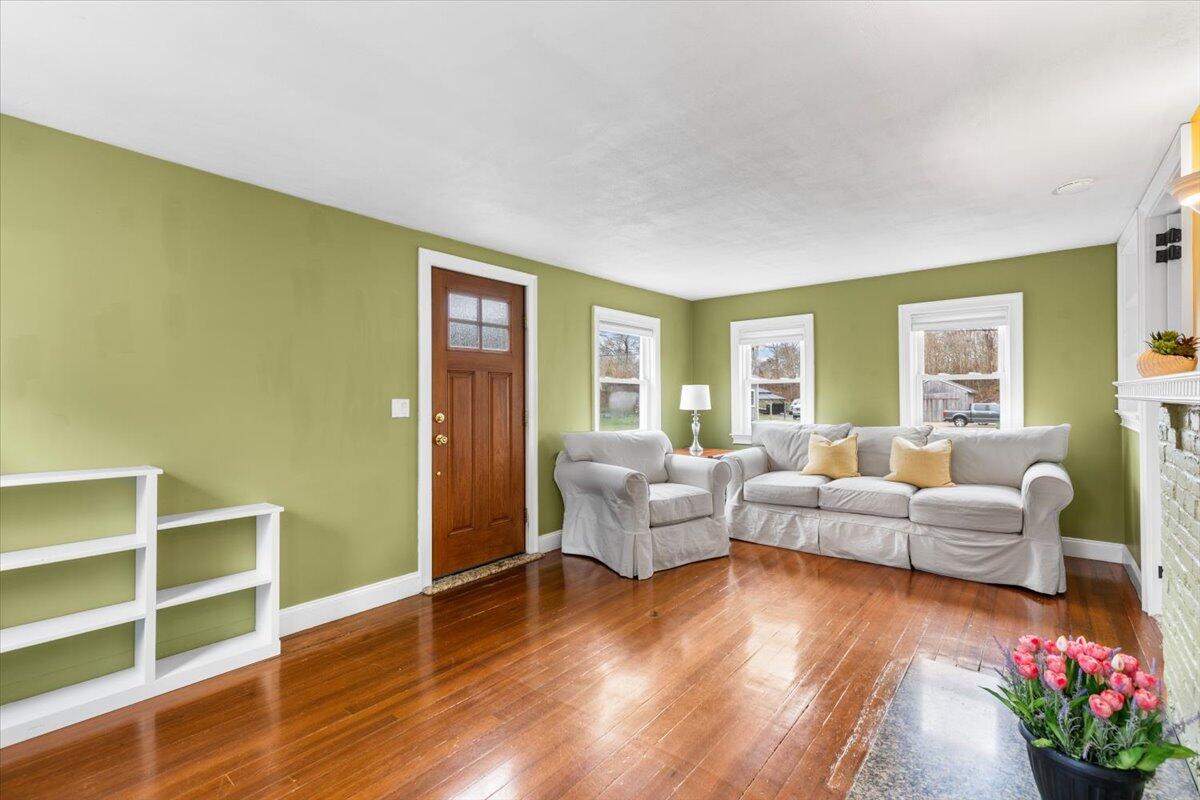 34 Railroad Avenue
