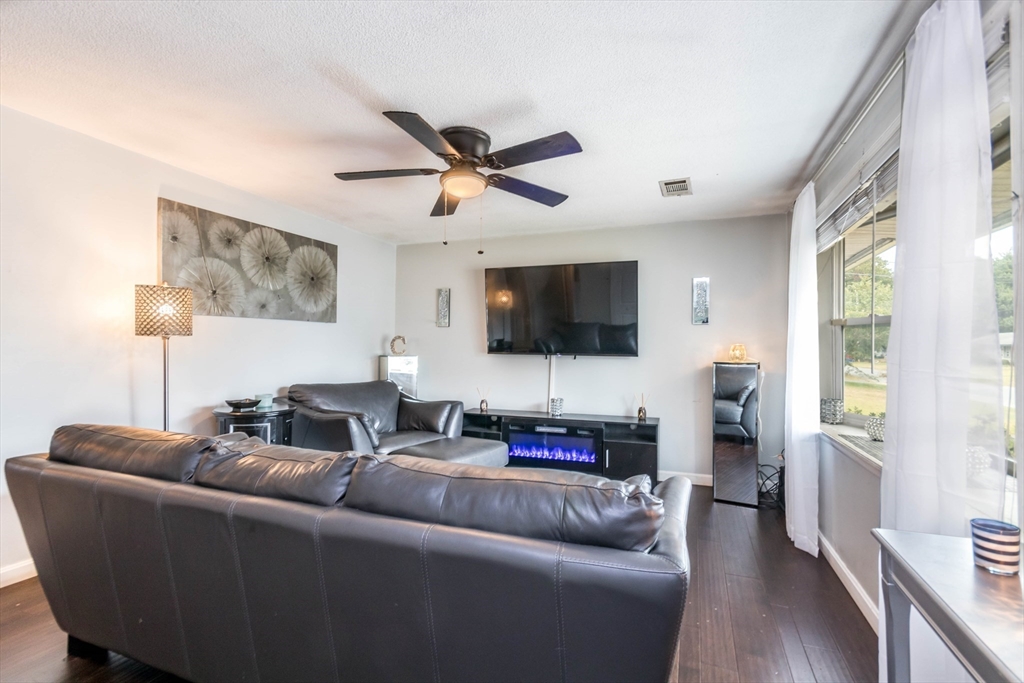20 Camardo Dr