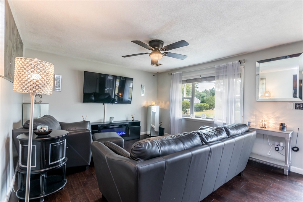 20 Camardo Dr