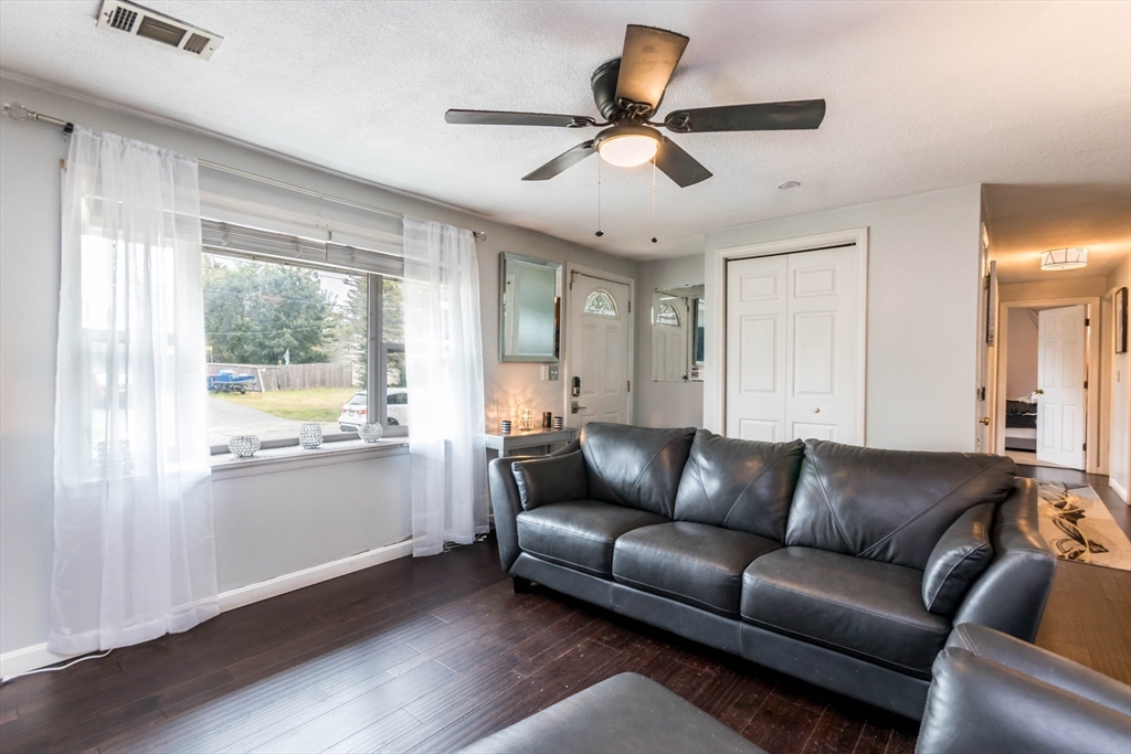 20 Camardo Dr