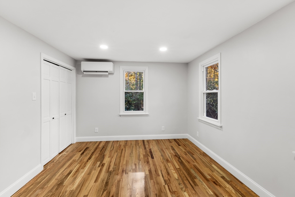 106 Traders Ln