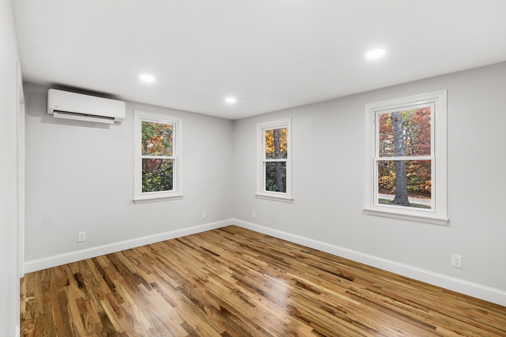 106 Traders Ln
