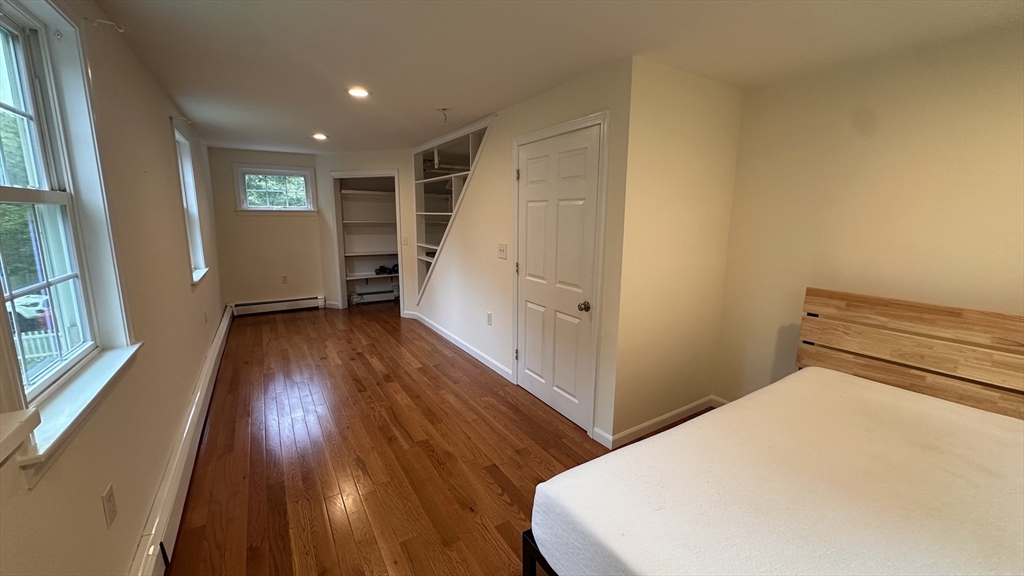 33 Lake Rd