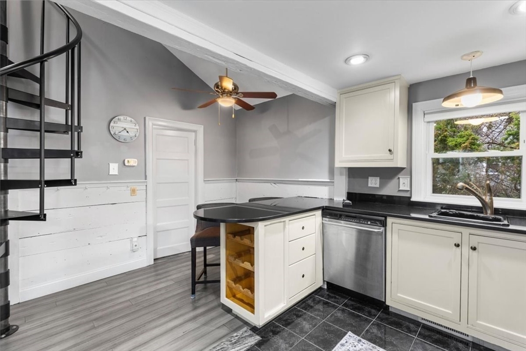 34 Railroad Ave