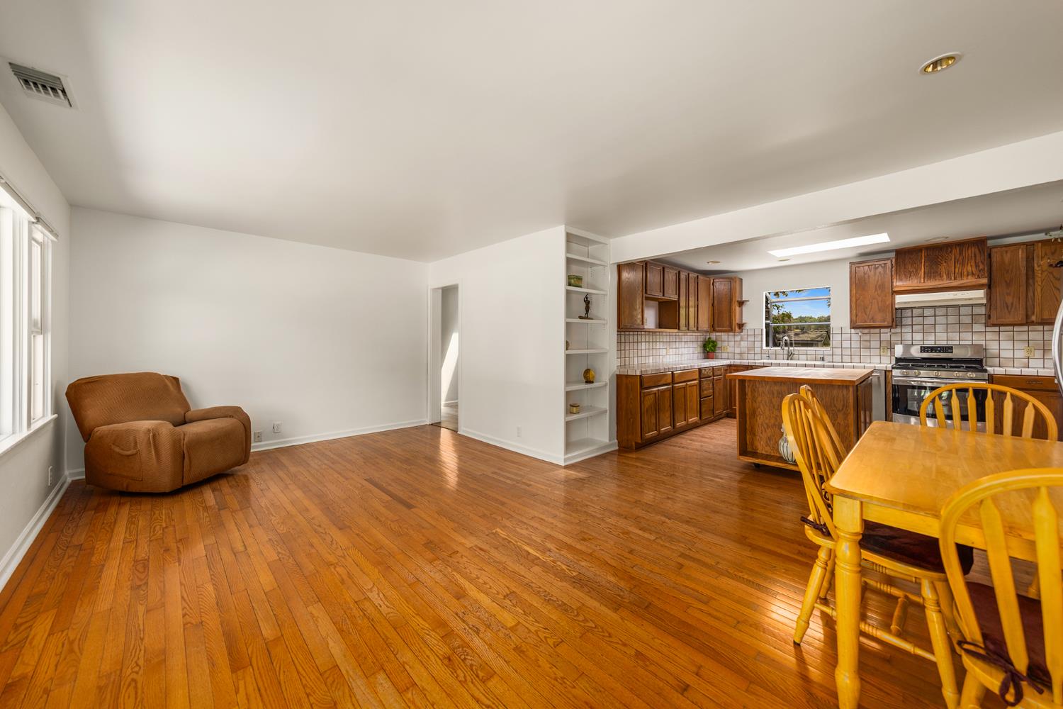 221 El Camino Drive