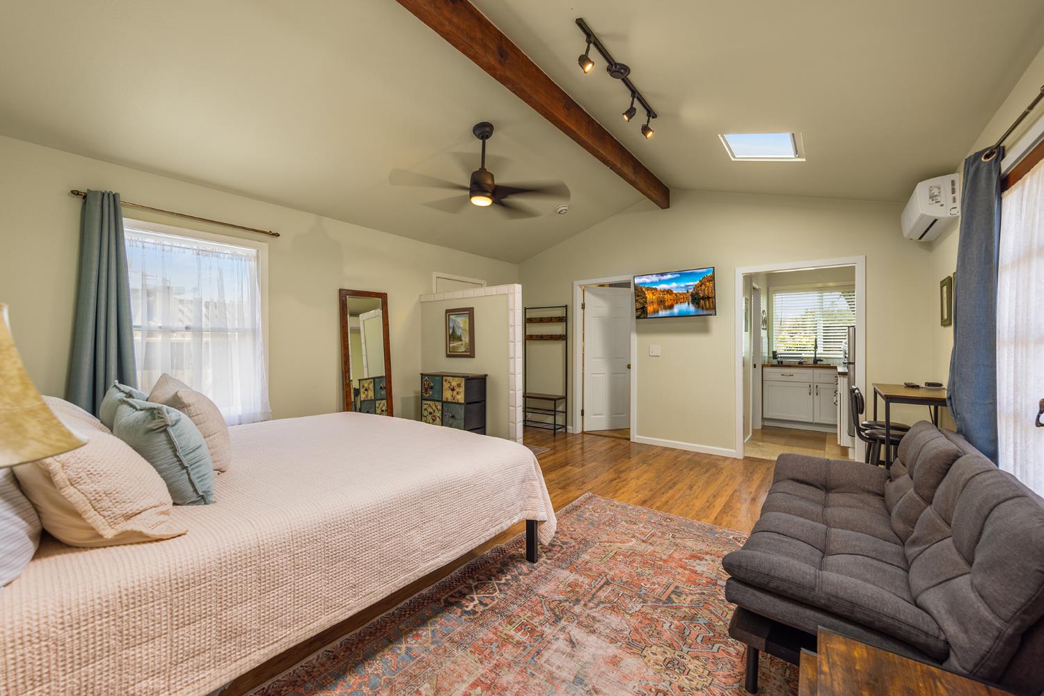 221 El Camino Drive