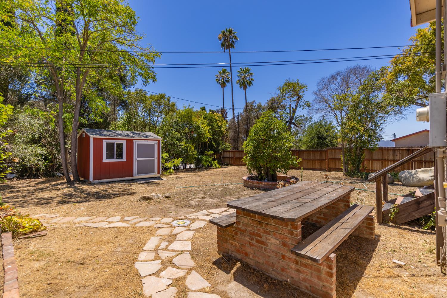 25 Del Valle Street