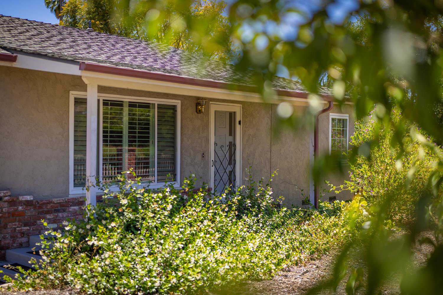25 Del Valle Street