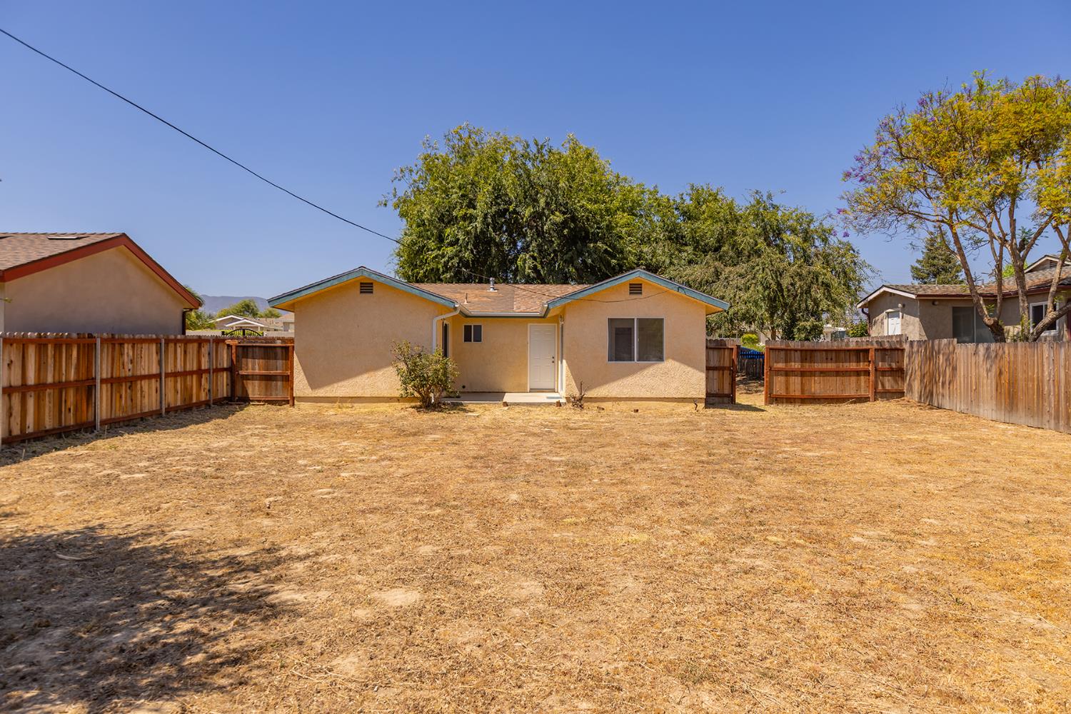 25 Del Valle Street