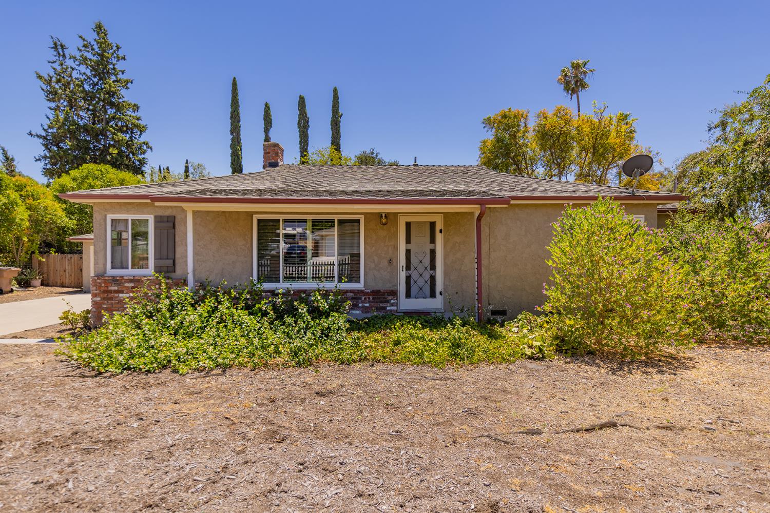 25 Del Valle Street
