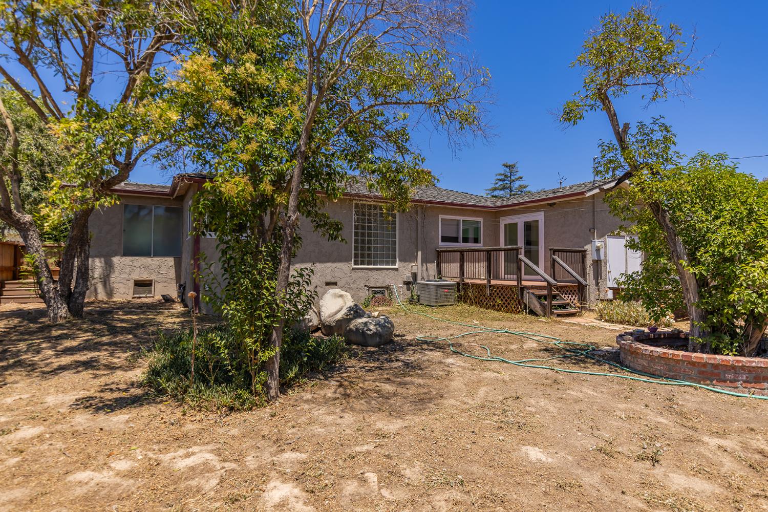 25 Del Valle Street