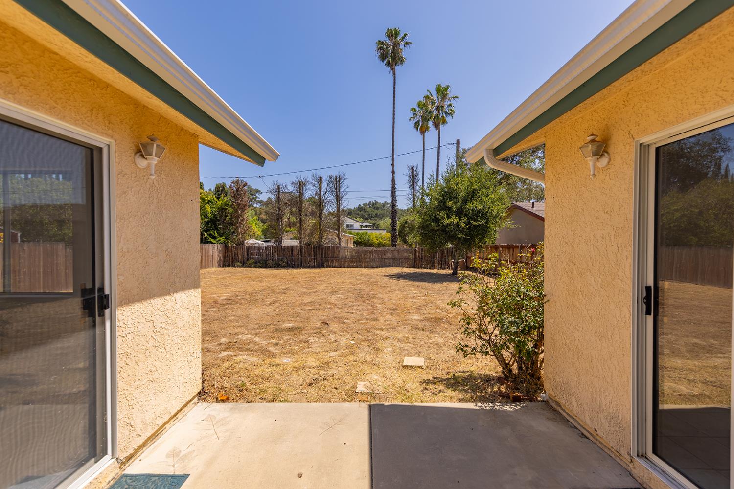 25 Del Valle Street