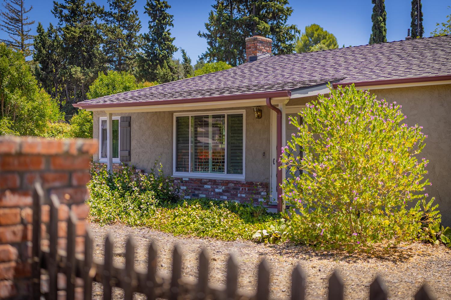25 Del Valle Street