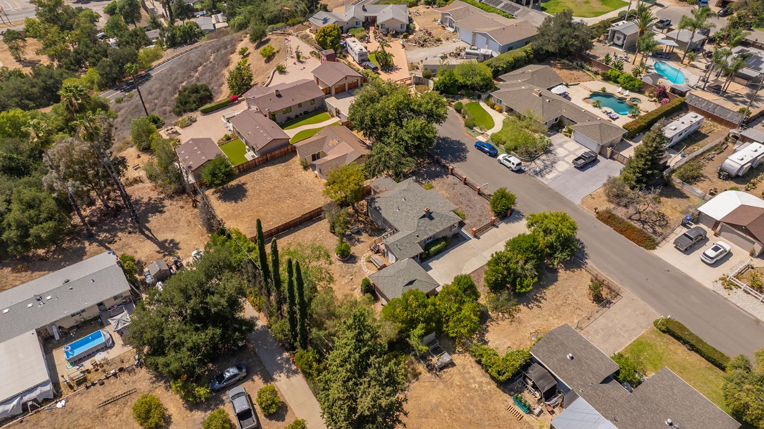 25 Del Valle Street