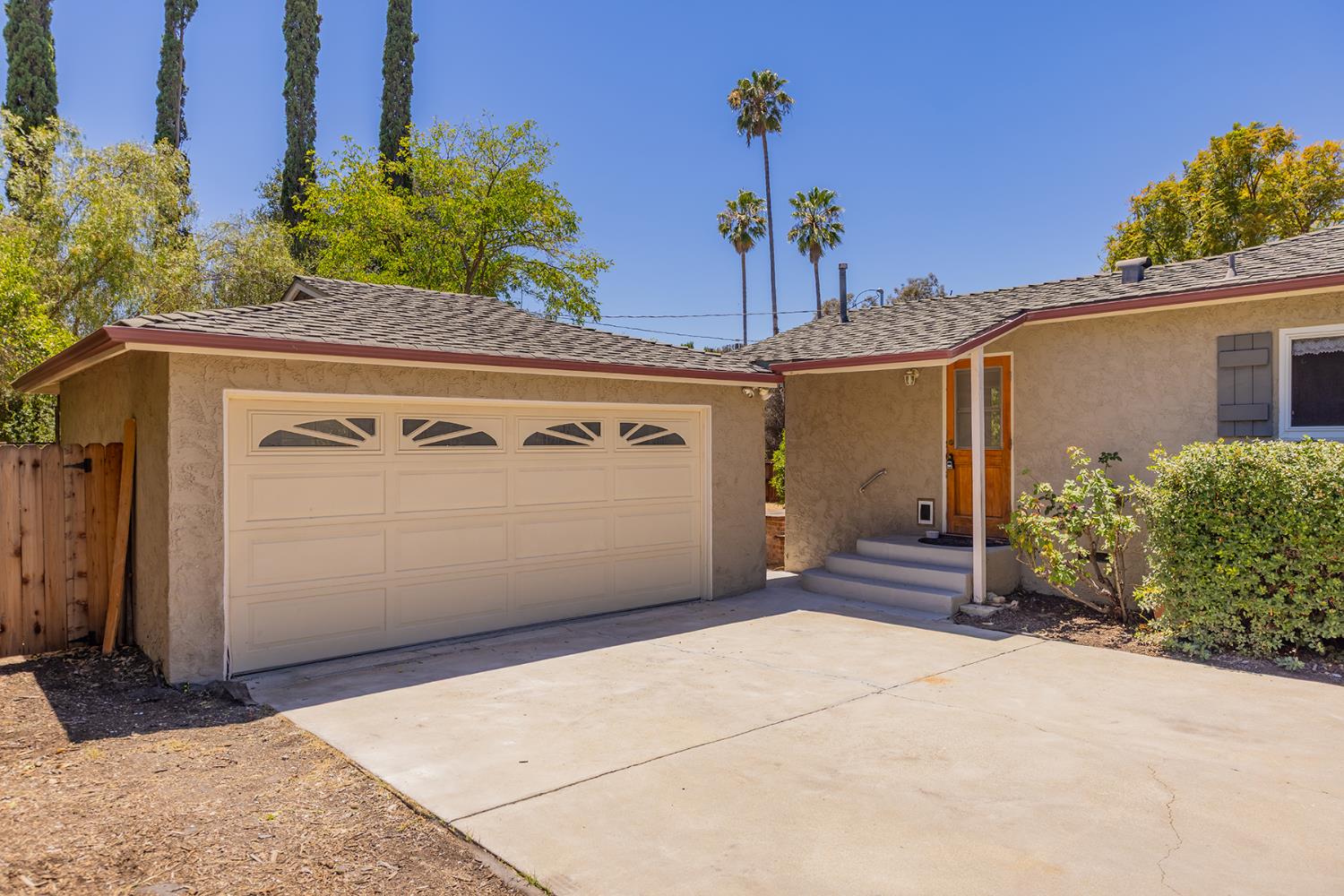 25 Del Valle Street
