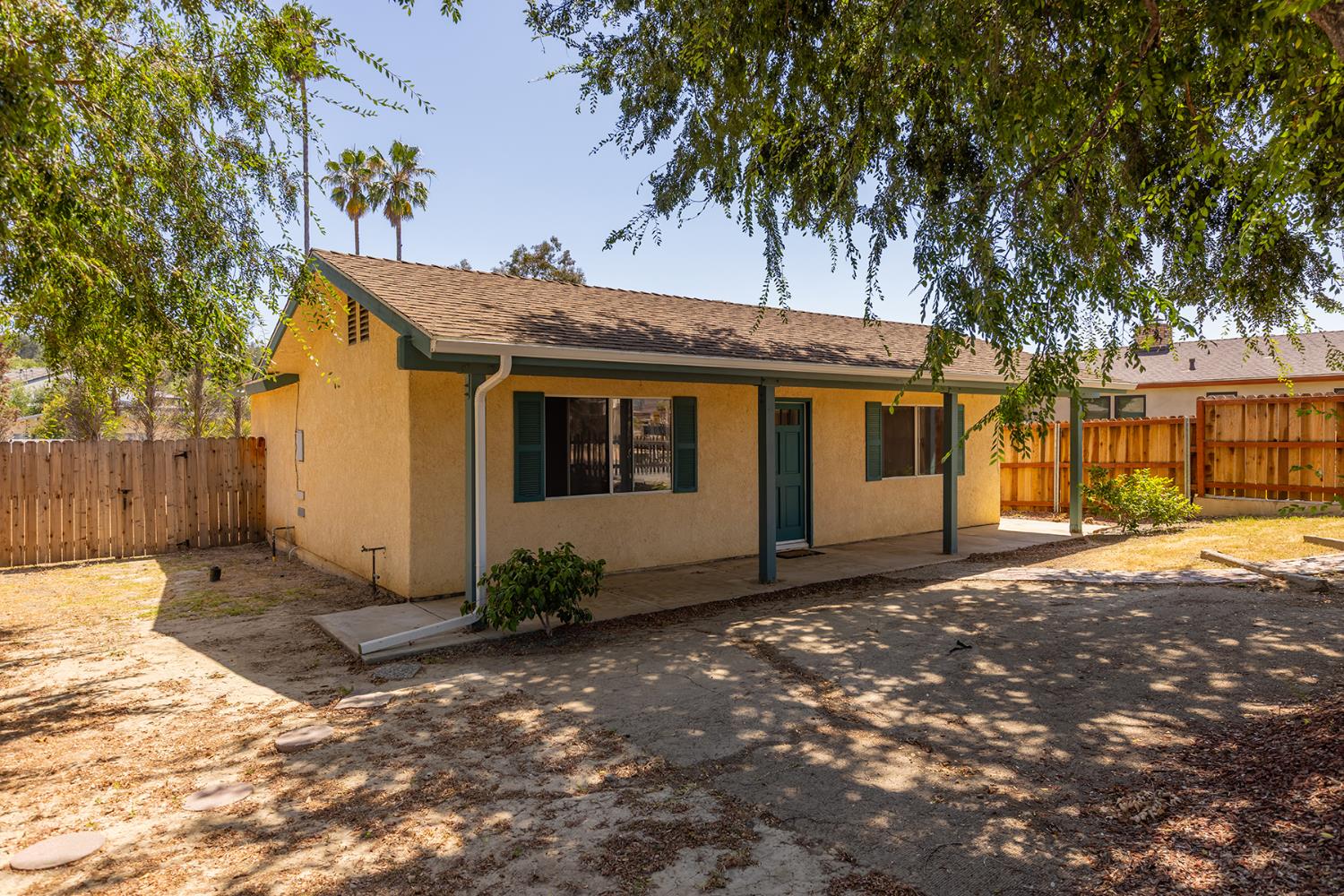 25 Del Valle Street