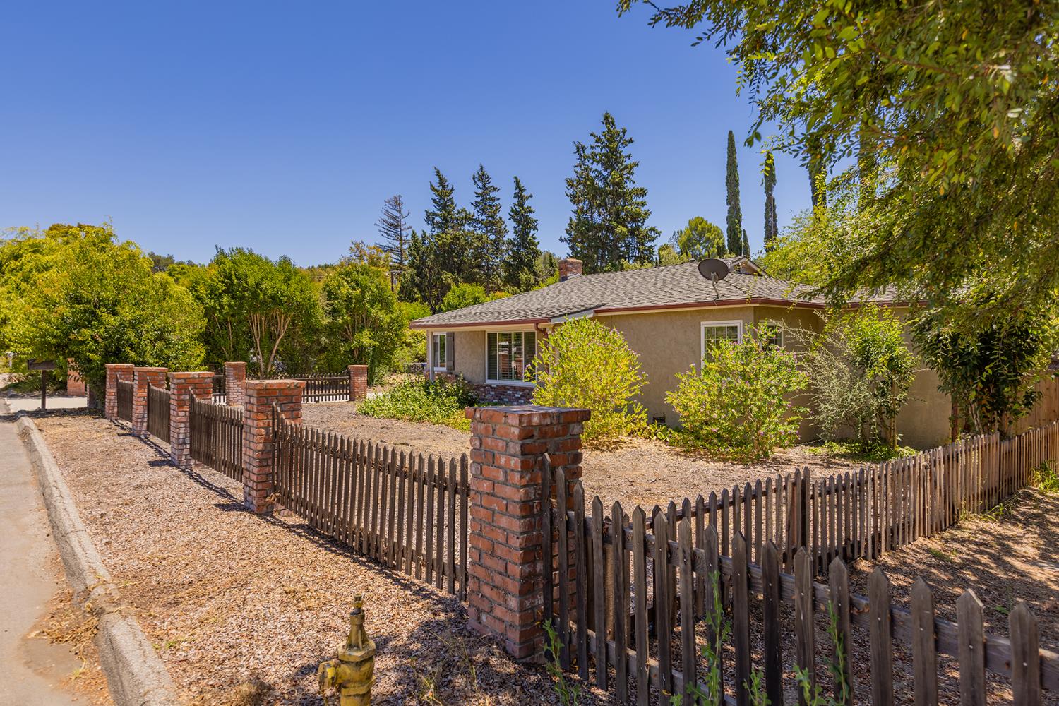 25 Del Valle Street