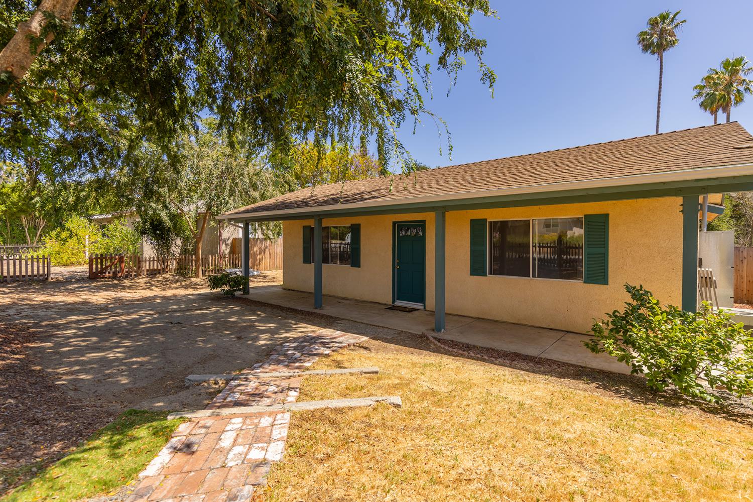 25 Del Valle Street