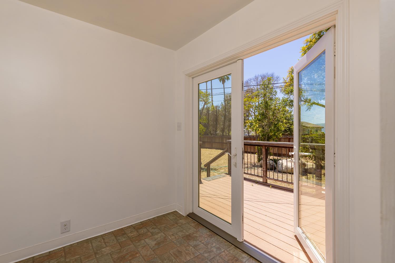 25 Del Valle Street