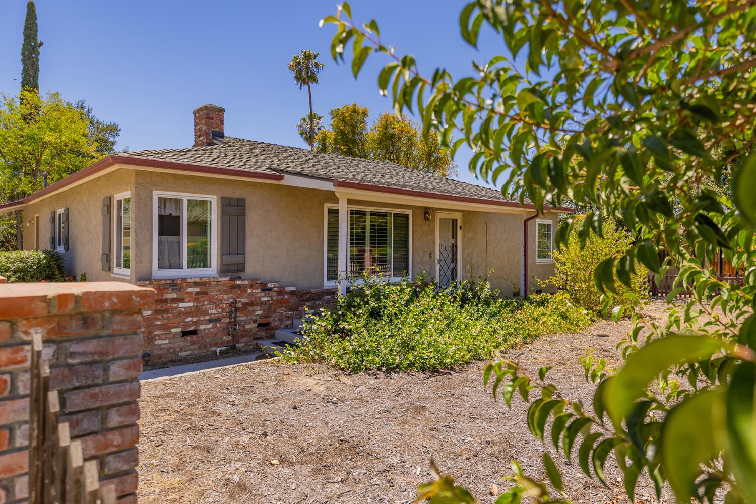 25 Del Valle Street
