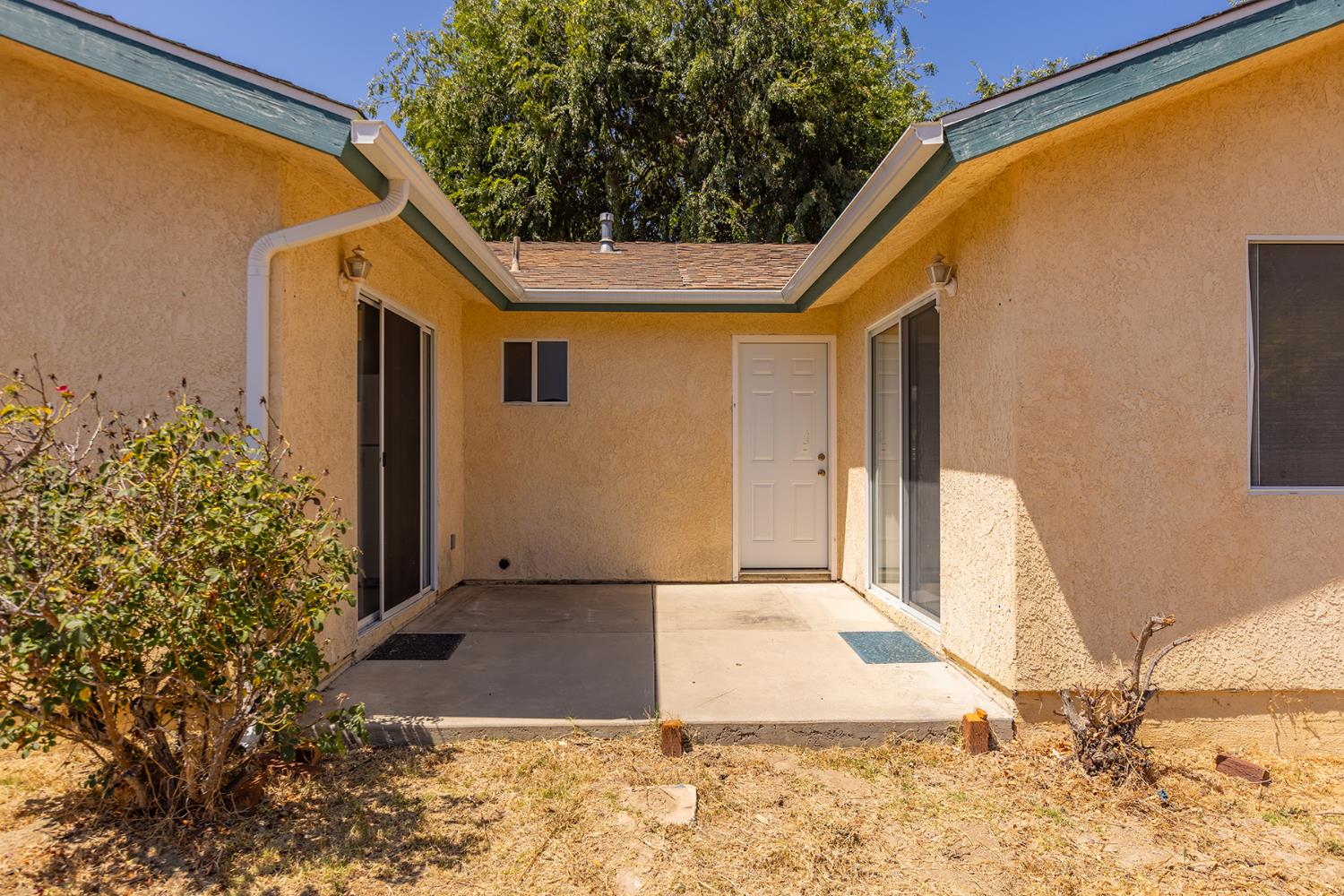 25 Del Valle Street