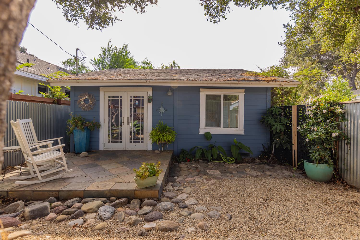 160 N Encinal Avenue