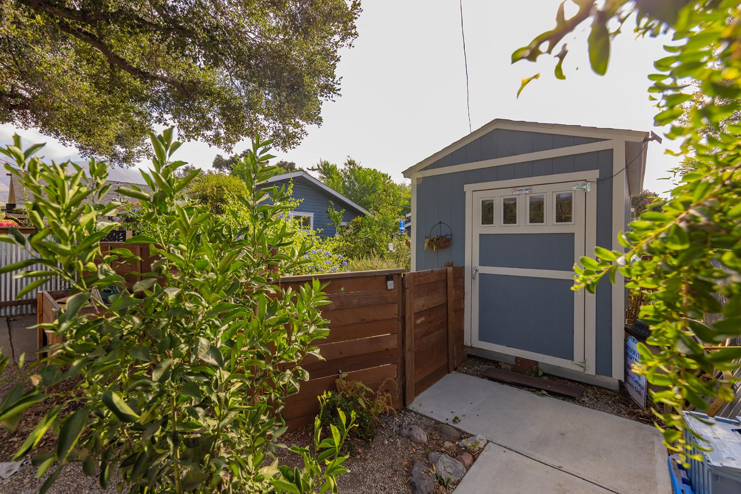 160 N Encinal Avenue