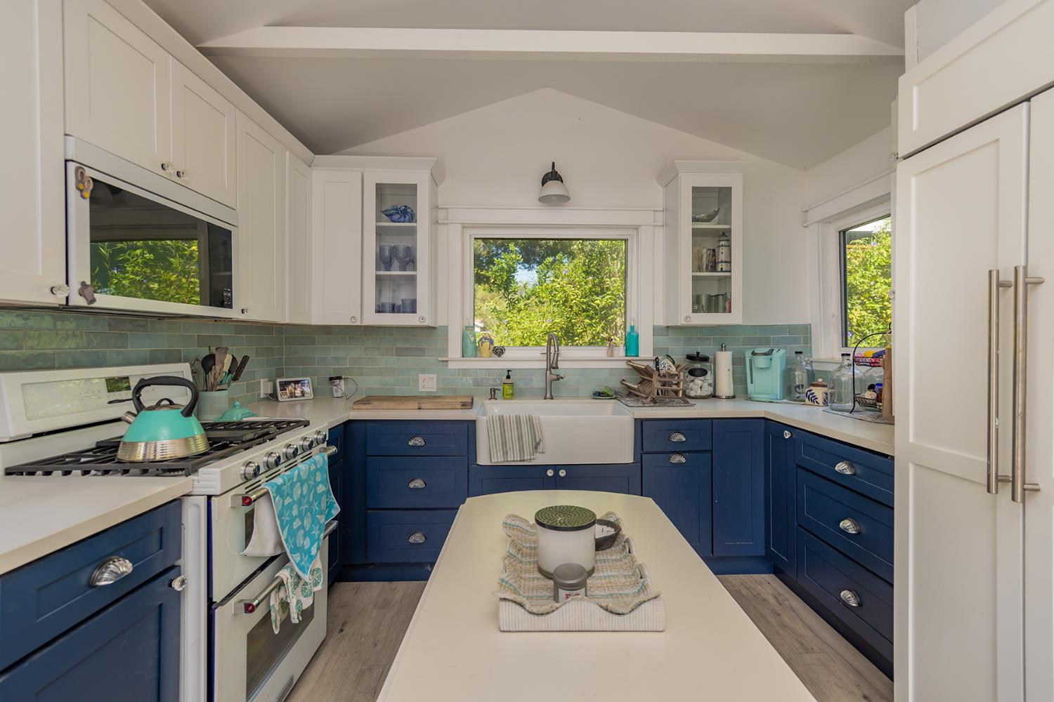 160 N Encinal Avenue