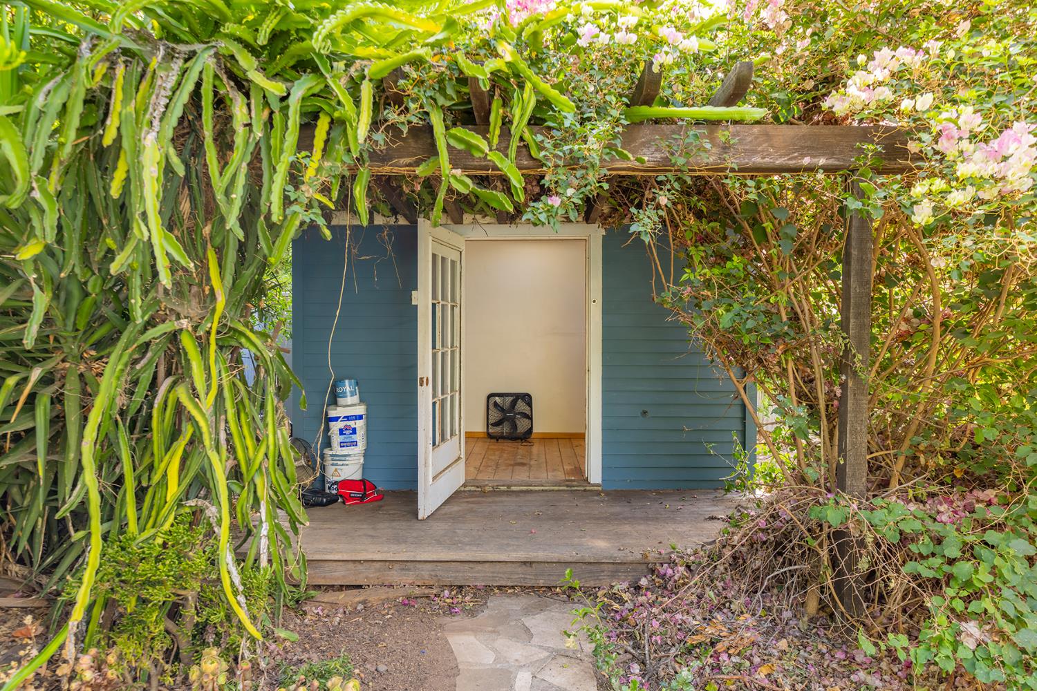 160 N Encinal Avenue