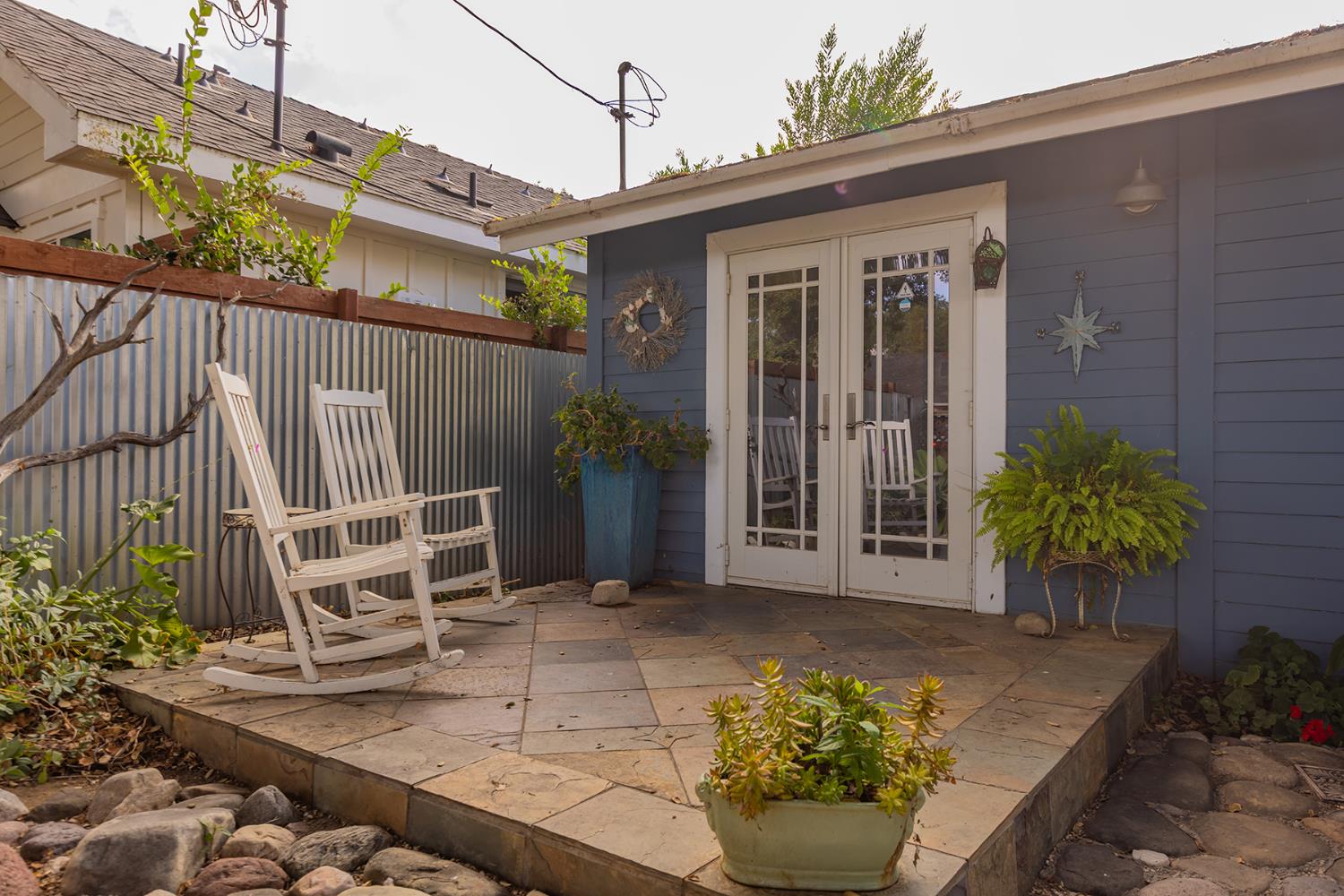 160 N Encinal Avenue