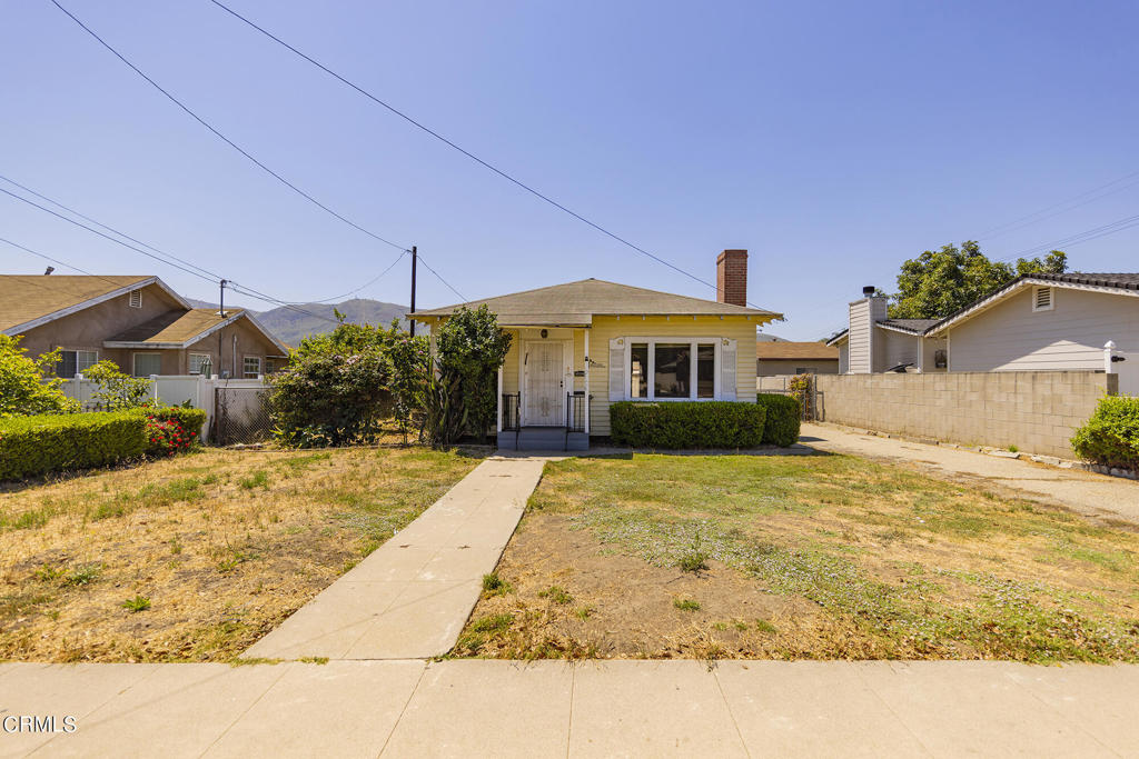 208 E Santa Paula Street