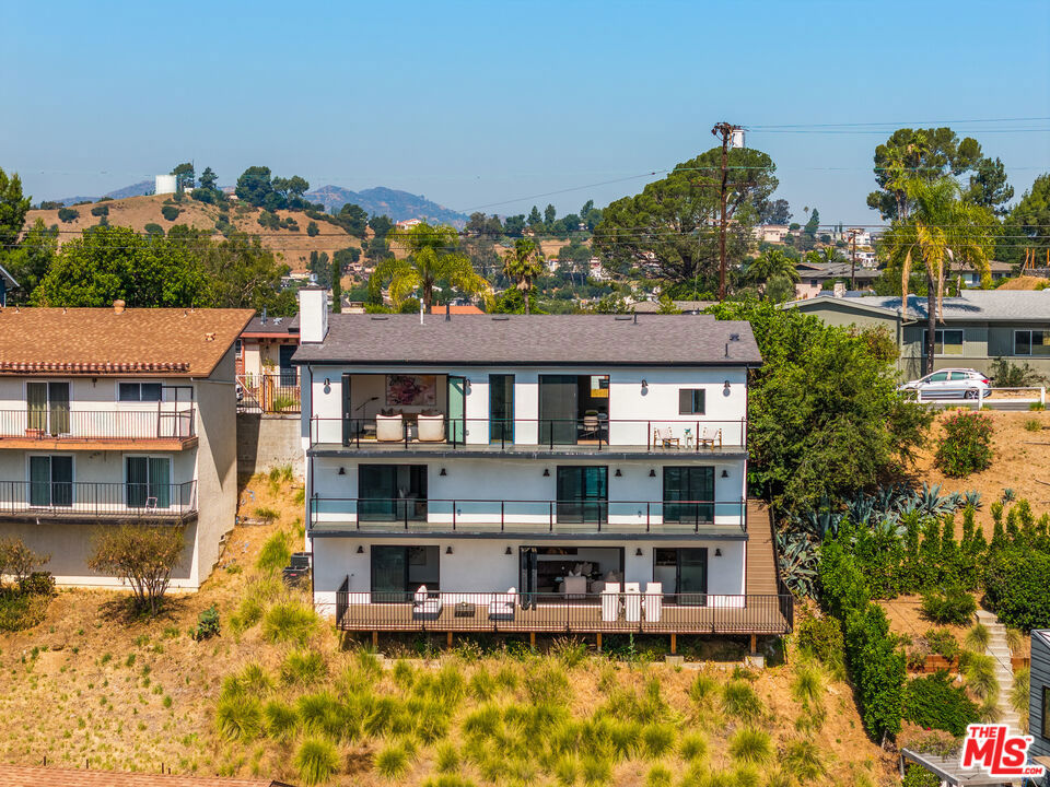 2536 Medlow Avenue