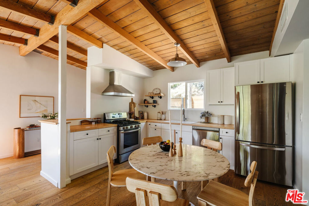 3958 Glenalbyn Drive