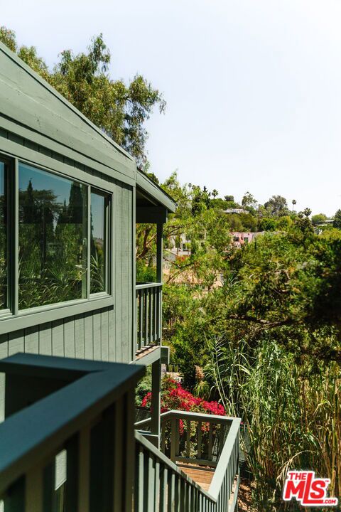 3958 Glenalbyn Drive