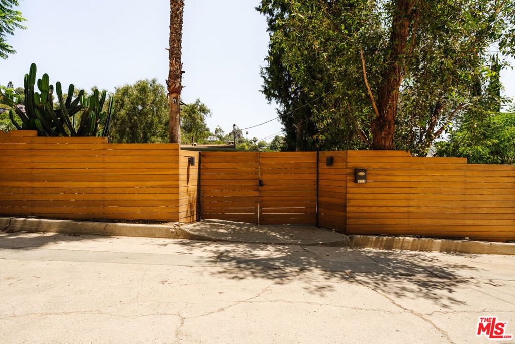 3958 Glenalbyn Drive