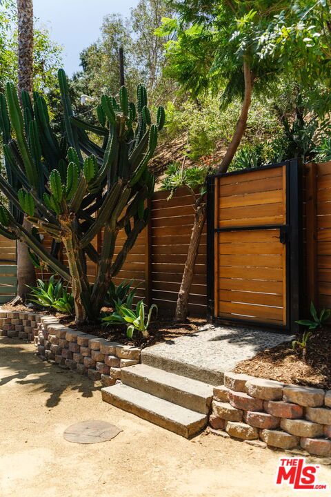 3958 Glenalbyn Drive